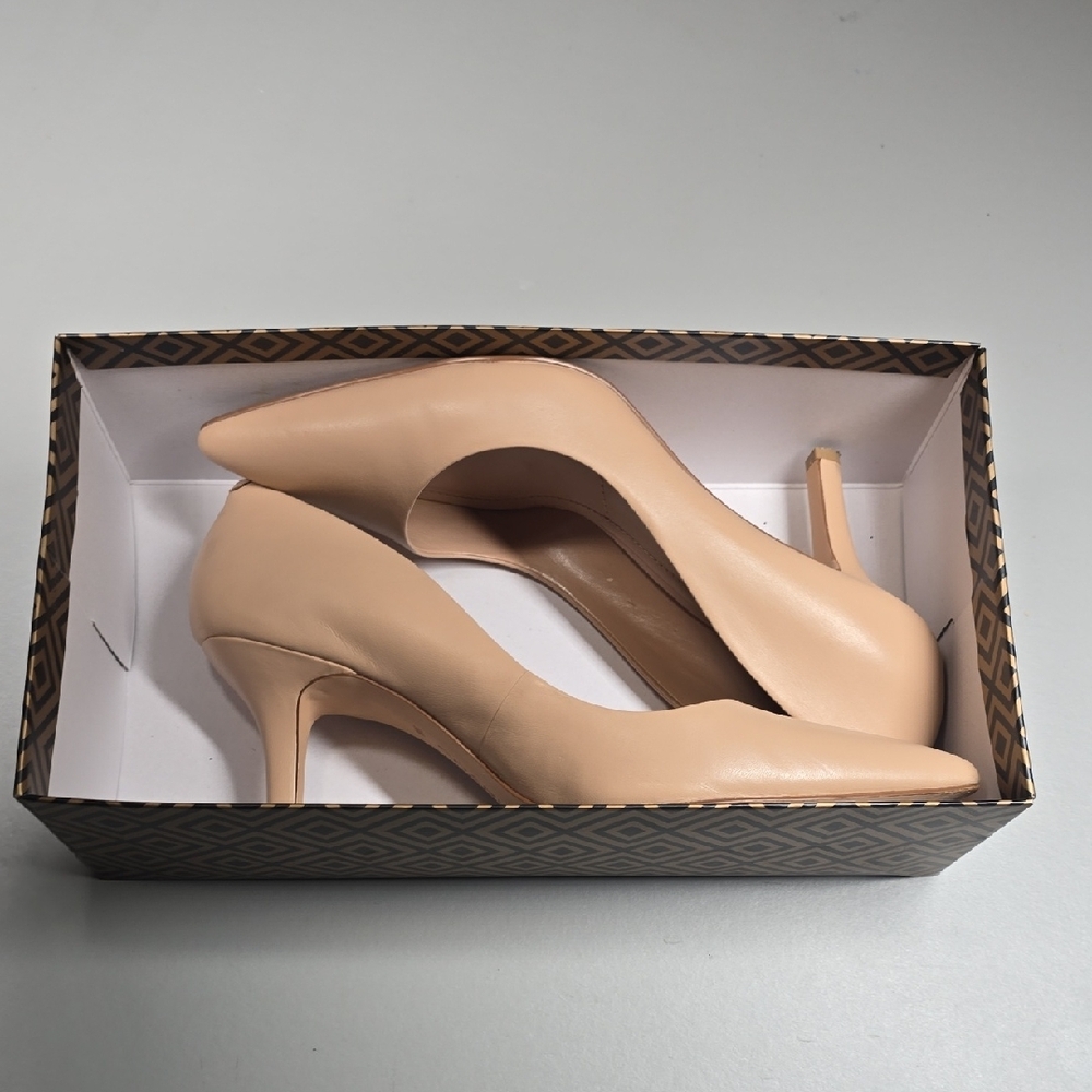 Charles By Charles David Nude Heels - Picture 5 of 8